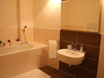 Courtyard 3* Братислава