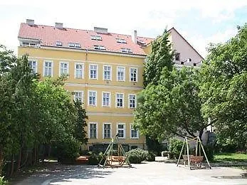 Courtyard Отель 3*